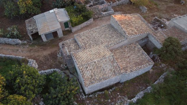 Scicli, sassi a vista in contrada Calamarieri - Foto 2