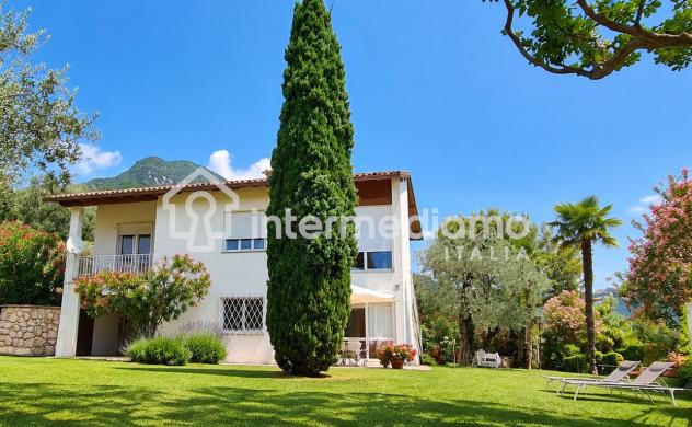 UNA FINESTRA SUL GARDA, IMMERSA NEL VERDE - Foto 15