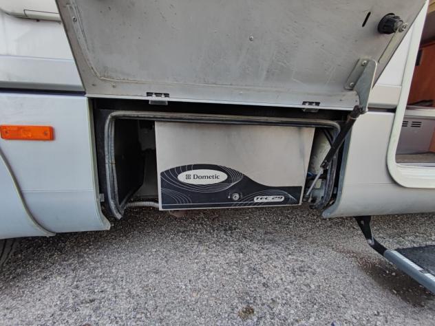 CAMPER LAIKA DUCATO SEMINTEGRALE LETTI GEMELLI GARAGE CLIMATIZZATORE GENERATORE WEBASTO SATELLITARE LITIO GENERALI USATI 575 - Foto 9