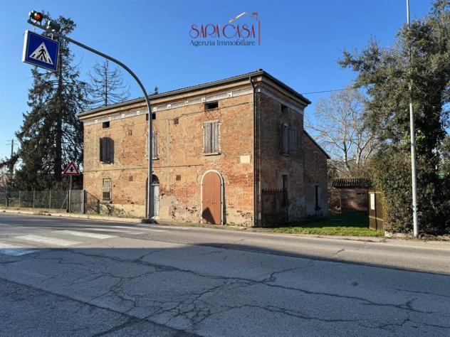 Casa indipendente su lotto di circa 1200 mq con laboratorio e proservizi