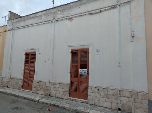 FinImmobil VENDE in Guagnano (LE) alla Via Umberto 1.n. 43/45 casa indipendente