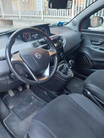 Lancia Ypsilon 1.2 69 CV 5 porte S&S Platinum Black&Red - Foto 9