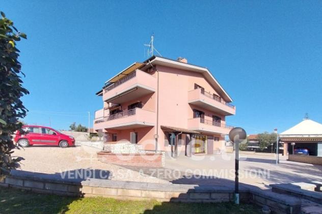 Villa di 522 m² con più di 5 locali e box auto in vendita a Lariano