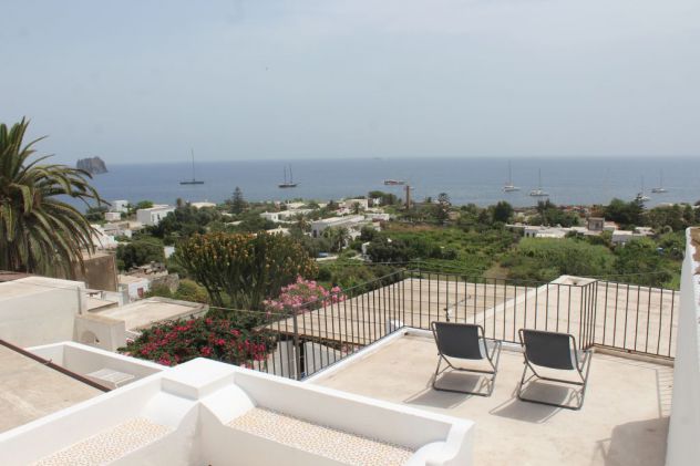 Isole Eolie Stromboli. rif 968-Vendesi casa singola panoramica, di mq. 163 +