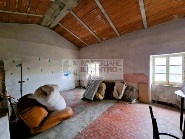 SEMINDIPENDENTE DA RISTRUTTURARE CON CANTINA E GIARDINO. - Foto 5