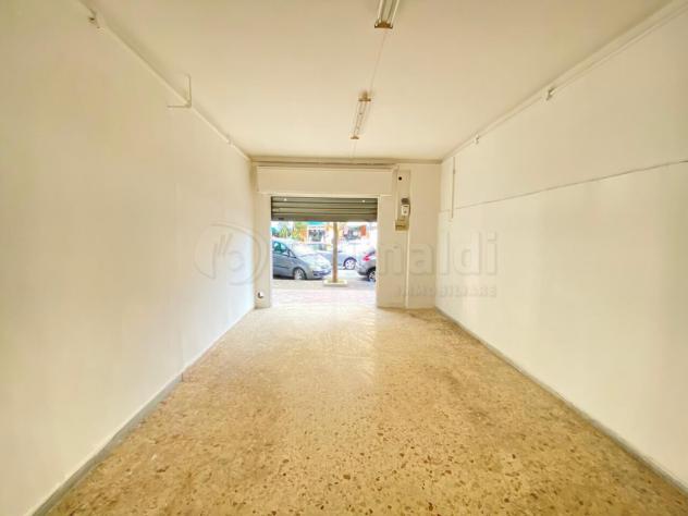 Locale commerciale in affitto a Giugliano in Campania