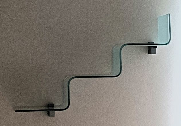 Mensola a scala-zig zag in vetro