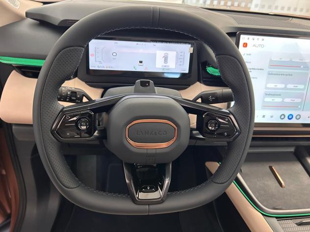 Lynk&co 08 PHEV More - Foto 5
