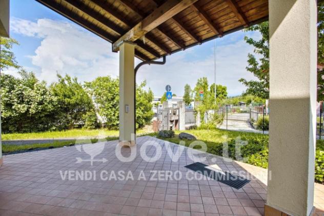 Villa di 250 m² con più di 5 locali e box auto doppio in vendita a Brebbia - Foto 3