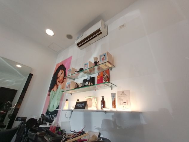 Cedesi Avviato Salone Parrucchiere – Roma EUR / Montagnola – Arredo TIGI, Ottima - Foto 3