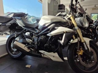 TRIUMPH Street Triple 675 street tripe rif. 24002548