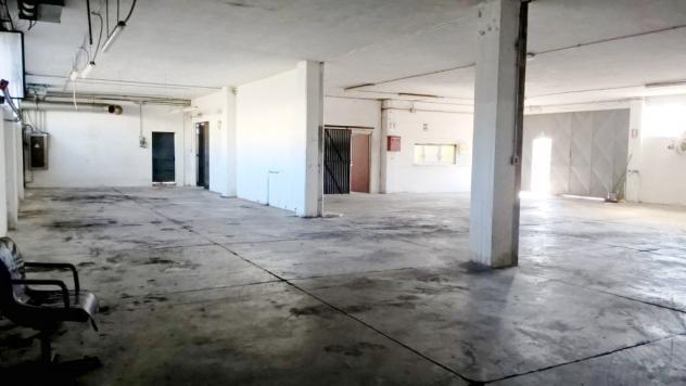 Capannone industriale in affitto a Porcari 400 mq Rif: 673562