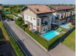 VILLA DI PREGIO CON PISCINA, FINITURE EXTRA CAPITOLATO E TECNOLOGIE PER IL  &hellip;