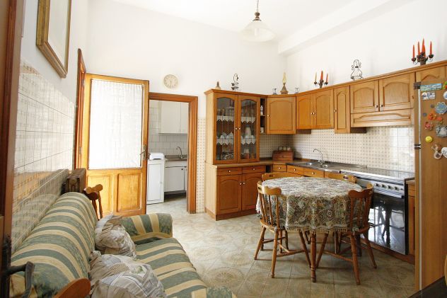 Casa indipendente con garage giardino e terrazzo a livello - Foto 3