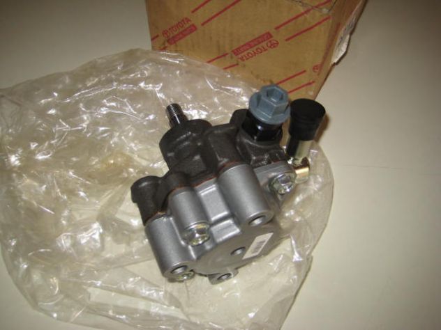 POMPA SERVOSTERZO TOYOTA HILUX 44320-35530 - Foto 7