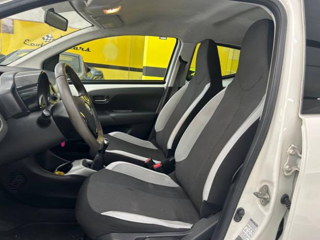 Toyota Aygo 1.0 VVT-i 69 CV 5 porte x-black TSS - Foto 8