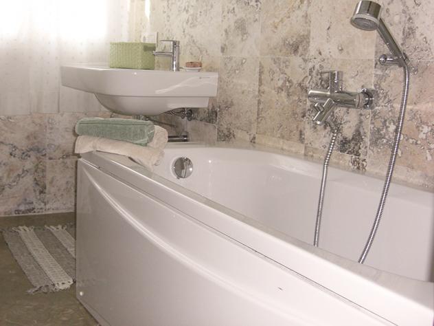 Appartamento al primo piano ed ultimo , con ingresso indipendente . - Foto 17