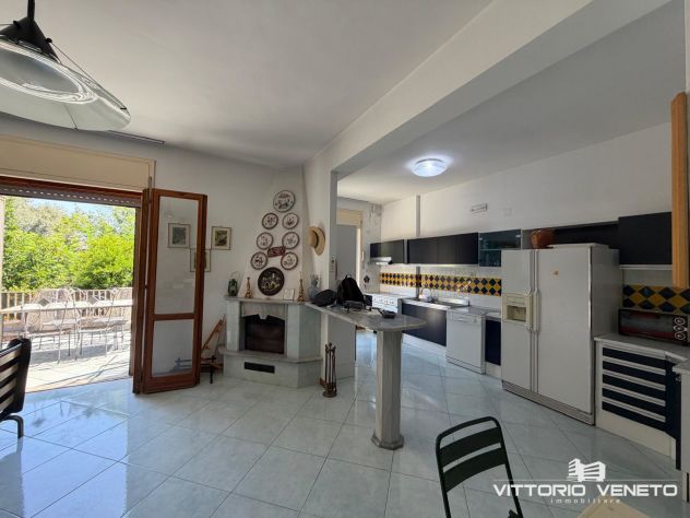 Porzione di villa indipendente su 2 livelli con giardino a pochi passi dal mare - Foto 7
