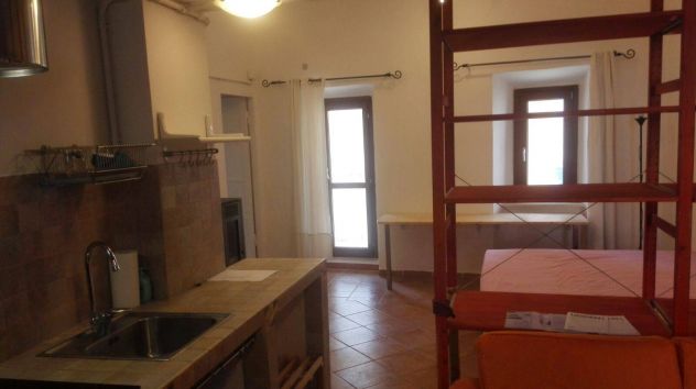 LADISPOLI BILOCALE ARREDATO CON TERRAZZO PRIVATO.