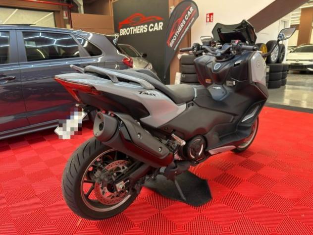 YAMAHA T-Max 560 TECH MAX CERAMIC GREY rif. 24117932 - Foto 7