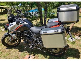 Benelli TRK 702 X – Luglio 2025 – 9.300 km – Tris valigie alluminio + MIVV + acc