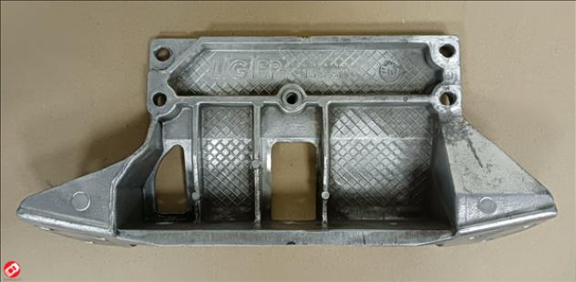 1008210 STAFFA SUPPORTO MOTORE POST. MICROCAR M.GO1 2