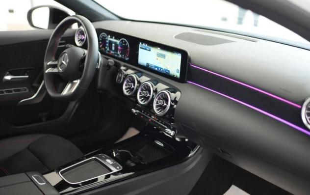 NEW Mercedes-Benz A 180 d Automatic Premium+Tetto Apribile+Pack Night - Foto 6