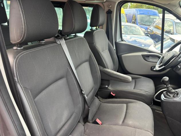Renault Trafic T29 1.6 dCi 125CV S&S PL-TN Intens Heavy PEDANA DISABILI - Foto 9