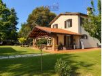 Casa semindipendente con 5 camere e giardino privato di oltre 500 mq