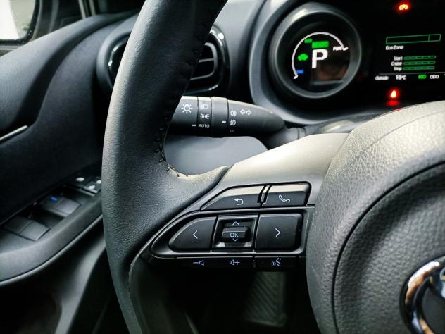 Toyota Yaris 1.5 HYBRID 95CV E-CVT AUTOMATIC HB TREND (TEAM DEUTSCHLAND) - FULL LED NAV CARPLAY CLIMA CAMERA CERC - Foto 8