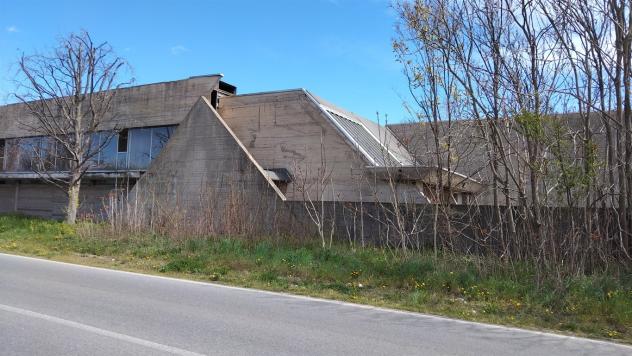 PORZIONE DI CAPANNONE A DESINAZIONE D'USO TERZIARIA DISPOSTO SU DUE LIVELLI. SUPERFICIE MQ 520 CALPESTABILI.