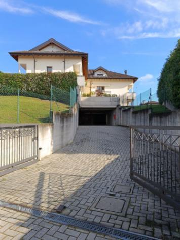 Immobile di 200 m² in vendita a Jerago con Orago