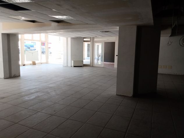 AFFITTO SPAZIATURE VARIABILI IN AMPIO MAGAZZINO - Foto 2