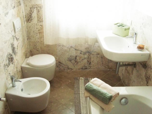 Appartamento al primo piano ed ultimo , con ingresso indipendente . - Foto 16