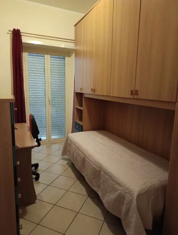 POMEZIA TRILOCALE ARREDATO CON BALCONE E TERRAZZO - Foto 4