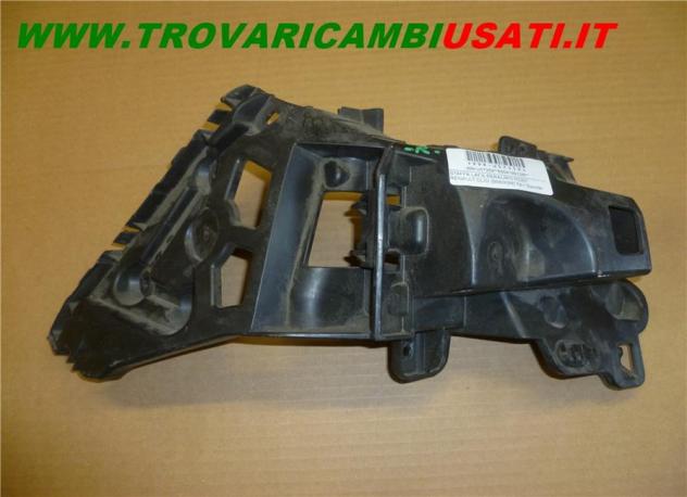 STAFFA LAT.S.PARAURTI POST. RENAULT CLIO (B98/K98) 5p / Sporter  Carrozzeria  Lamierati esterni  Paraurti  Staffa sostegn RENAULT - CLIO IV 3/5P E SPO