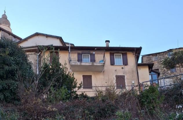 VENDESI A CONIO FRAZIONE DI BORGOMARO, APPARTAMENTINO ABITABILE CON CANTINA