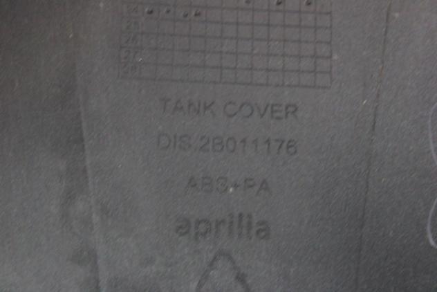APRILIA RS 457 2B011176 CARENA SERBATOIO 24 - 25 FUEL TANK FAIRING CON GRAFFI - Foto 5