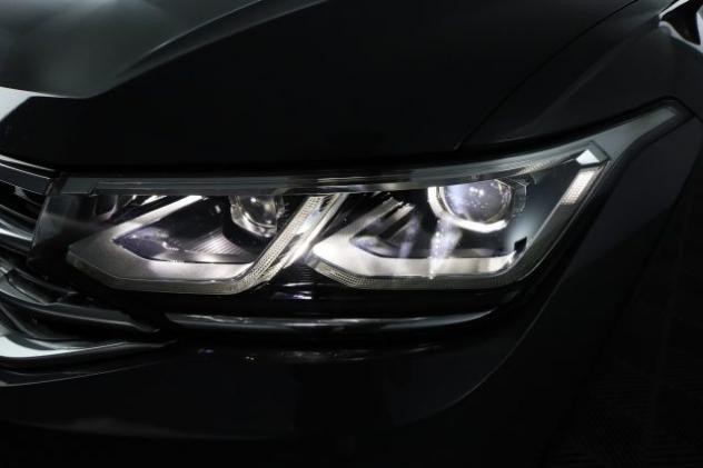 VOLKSWAGEN Tiguan Tiguan 2.0 TDI 150CV SCR DSG R-Line rif. 23697905 - Foto 9