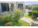 Proprietà semindipendente con giardino, terrazzi e ampi spazi accessori