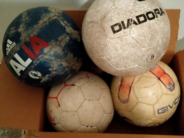 4 palloni da calcio 20 euro (tutti e 4)