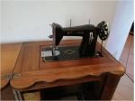 macchina da cucire con mobile