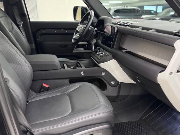 Land Rover Defender (2019) LAND ROVER 110 3.0D I6 250 CV AWD Auto SE - Foto 3