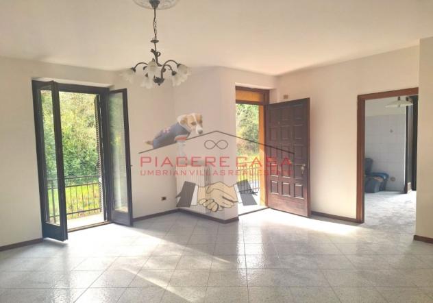 Porano - Appartamento con garage, balconi e porzione di giardino in vendita.