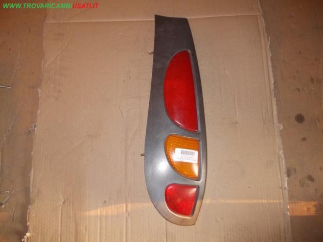 FANALE POST.S. SW 98 FIAT MAREA (185-1Q/1R)  Parti elettriche  Fanaleria  Fanali  Fanale post. sx. FIAT - MAREA VAN - 01-03-1999 - 01-09-2003
