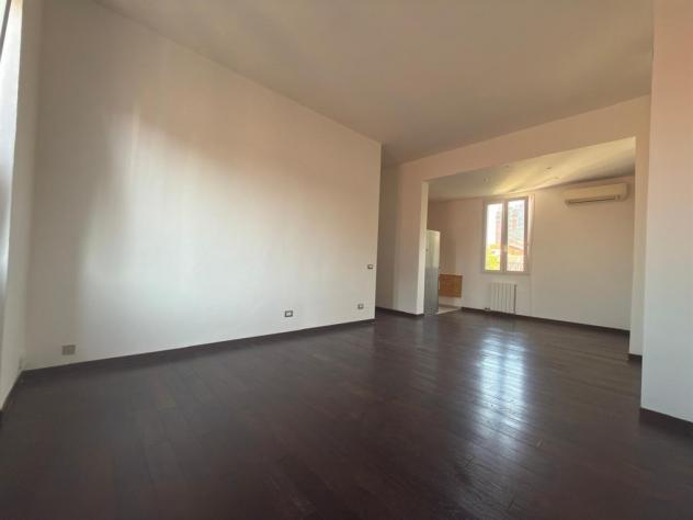 3 LOCALI RISTRUTTURATO, AL SECONDO E ULTIMO PIANO, CON AMPIO TERRAZZO - Foto 3