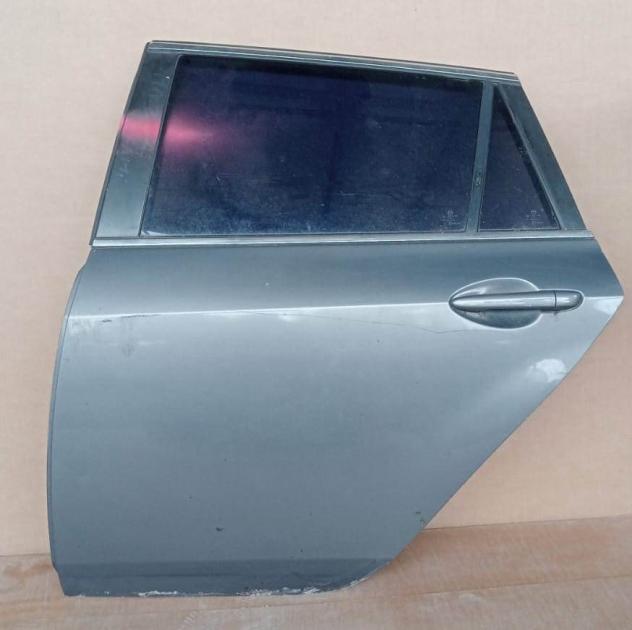 PORTA POST.S. GRIGIO MEDIO MET. C/ALZ. E SERR. VETRO SCURO MOD.SW Carrozzeria Lamierati esterni Porte Porta post. sx. MAZDA - 6 - 01-03-2008 - 01-