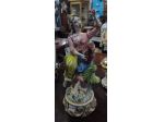 Statua Donna in Abiti Tradizionali con Brocca e Fiori – 25237