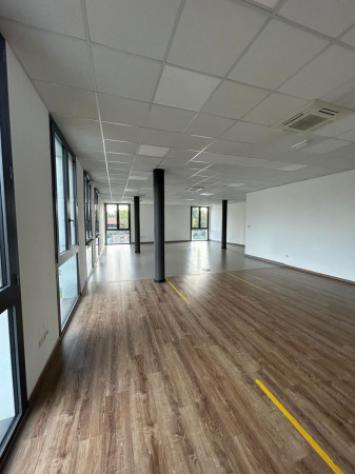 Immobile di 240 m² con 2 locali in affitto a Ponte San Nicolò