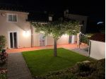 Colonica ristrutturata in vendita a Montale di circa 240 mq con 650 mq di g &hellip;